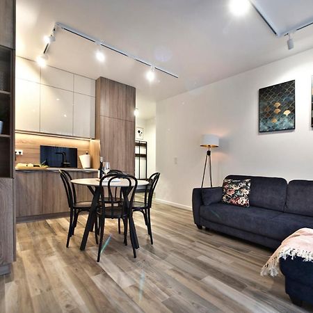 Goclaw P&O Serviced Apartments Varsó Kültér fotó