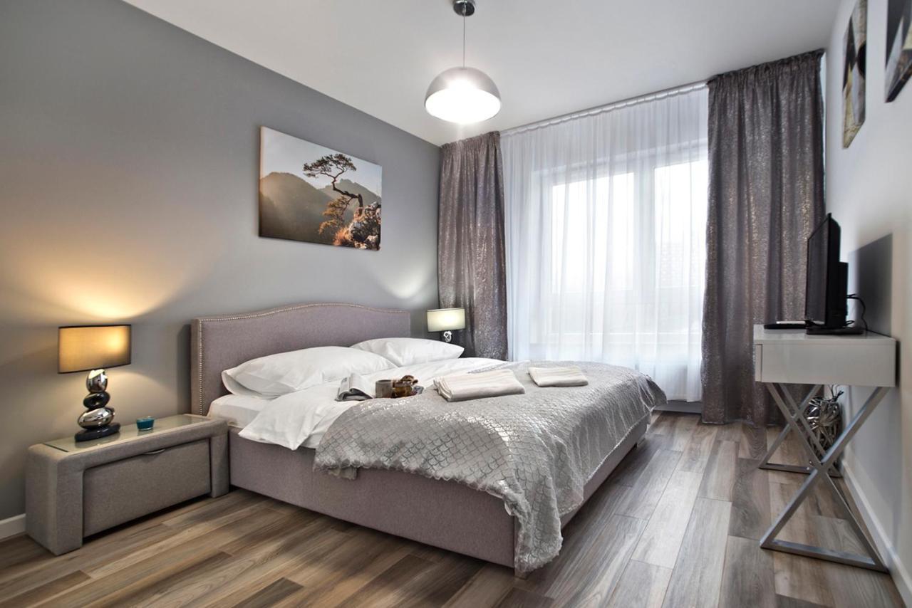 Goclaw P&O Serviced Apartments Varsó Kültér fotó